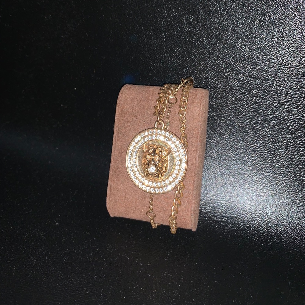Lion head pendant. Looks like Versace.